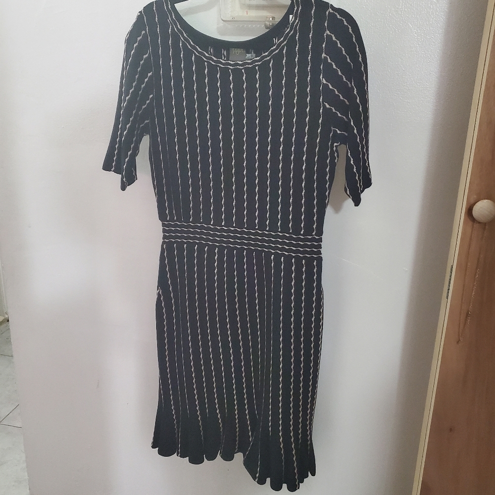 BLACK & WHITE SWEATER DRESS